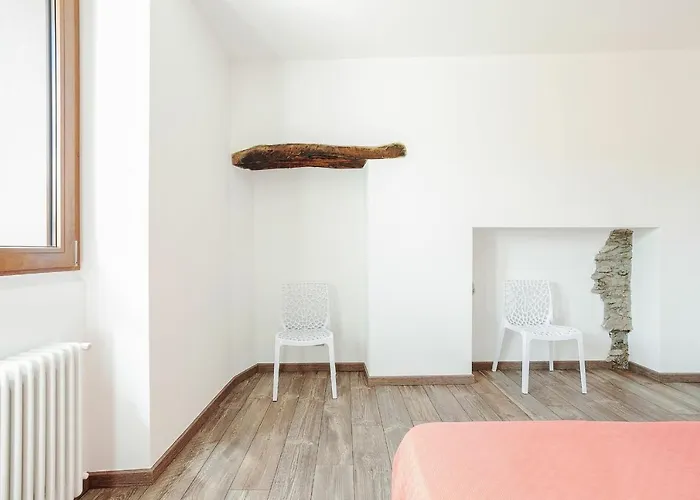 Suits By Halldis Vakantiehuis Cremia